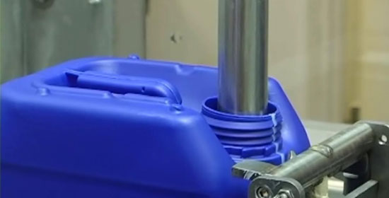 High precision filling system for food ingredients, chemicals and APIs